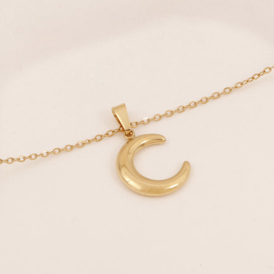 Image de Collier à Pendentif Chaîne Maille Forçat Élégant en 304 Acier Inoxydable Placage Sous Vide Écologique Simple & Décontracté Plaqué Or 18K Demi Lune Unisexe 38cm long, 1 Pièce