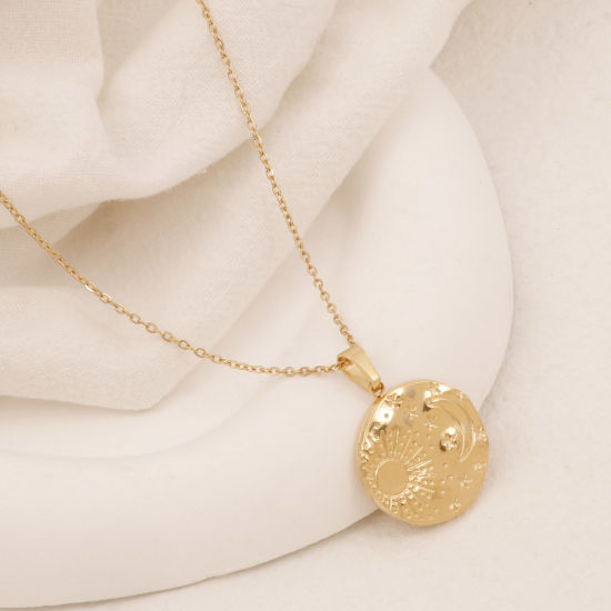Image de Collier à Pendentif Chaîne Maille Forçat Élégant en 304 Acier Inoxydable Placage Sous Vide Écologique Simple & Décontracté Plaqué Or 18K Rond Soleil & Lune Unisexe 38cm long, 1 Pièce