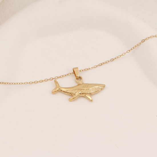 Image de Collier à Pendentif Chaîne Maille Forçat Bijoux d'Océan en 304 Acier Inoxydable Placage Sous Vide Écologique Simple & Décontracté Plaqué Or 18K Requin Unisexe 38cm long, 1 Pièce