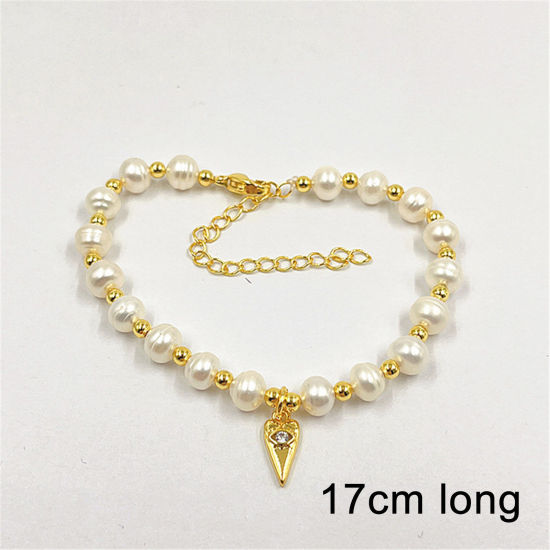 Picture of Eco-friendly Retro Elegant 18K Real Gold Plated Pearl & Brass Heart Charm Bracelets For Women 17cm(6 6/8") long, 1 Piece