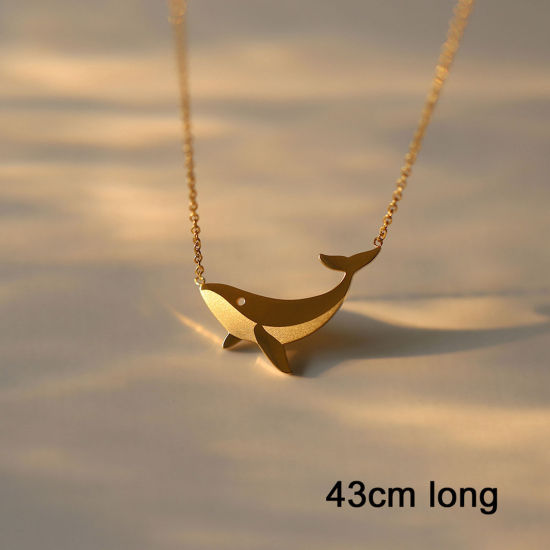 Изображение 1 ШТ вакуумное покрытие Стильный Морские Украшения 18K позолоченный 304 Нержавеющая Сталь Позолоченные цепочки Кит Матовый Ожерелье с подвеской Для детей 43см длина