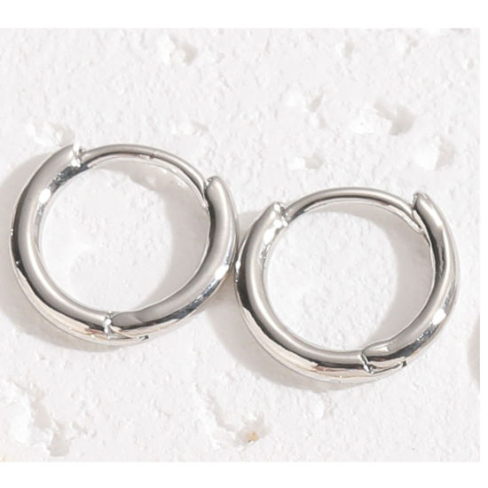Immagine di 1 Paio Placcatura Sottovuoto Ecologica Squisito Semplice Vero Platino Placcato Ottone Anello Orecchini Circolari Per Donne Laurea 13mm Dia.
