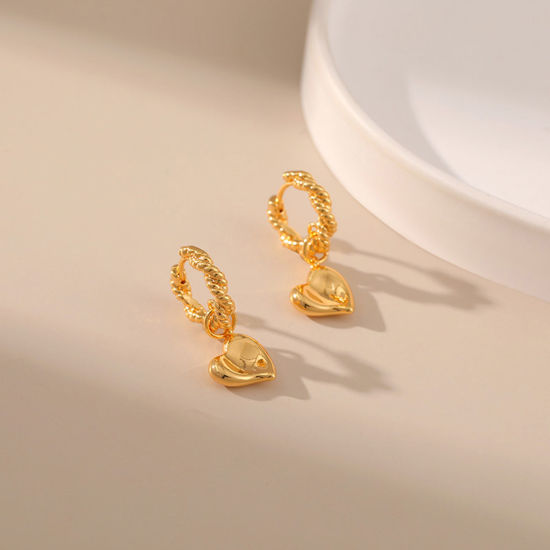 Immagine di 1 Paio Placcatura Sottovuoto Ecologica Dolce & Carino Elegante 18K Vero Oro Placcato Ottone Intrecciato Cuore Orecchino Per Donne Festa 2.7cm x 1.1cm