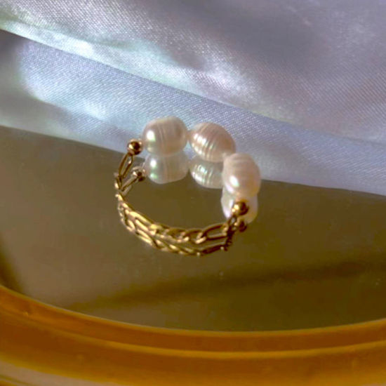 Imagen de 1 Piece Vacuum Plating Retro Elegant 18K Gold Plated 304 Stainless Steel & Natural Pearl Unadjustable Baroque Rings For Women Party 17mm(US Size 6.5)