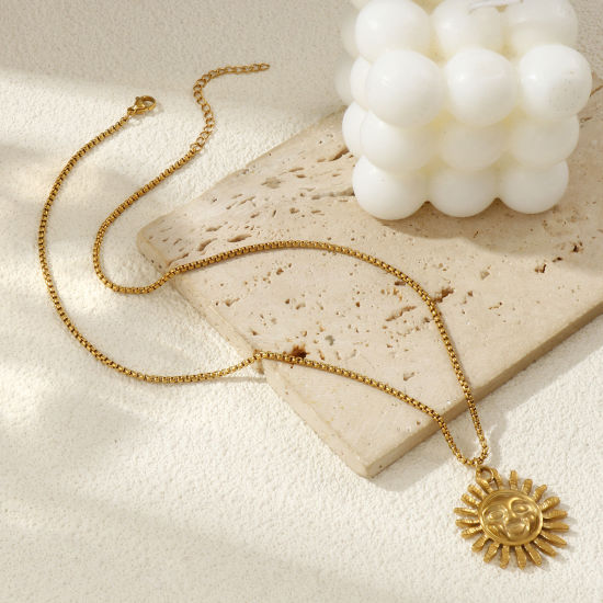 Immagine di 18K Vero Oro Placcato Catena a Casella Sole Collana con Ciondolo, 304 Acciaio Inossidabile 45cm + 5cm, Per Donne, Galassia Squisito Regalo, Placcatura Sottovuoto PVD Ecologica, 1 Pz